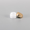 Fabricantes por atacado 5g de plástico vazio PP branco vazio Creme de jarra de estética com tampa de parafuso de ouro UV