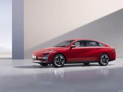 2024 Wuling Hongguang Starlight EV: 1.5L Pure Electric Sedan with Lithium Battery