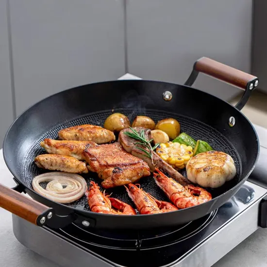 Superior Quality 32cm Non-stick Lightweight Cast Iron Frying Pan with Wood Handles