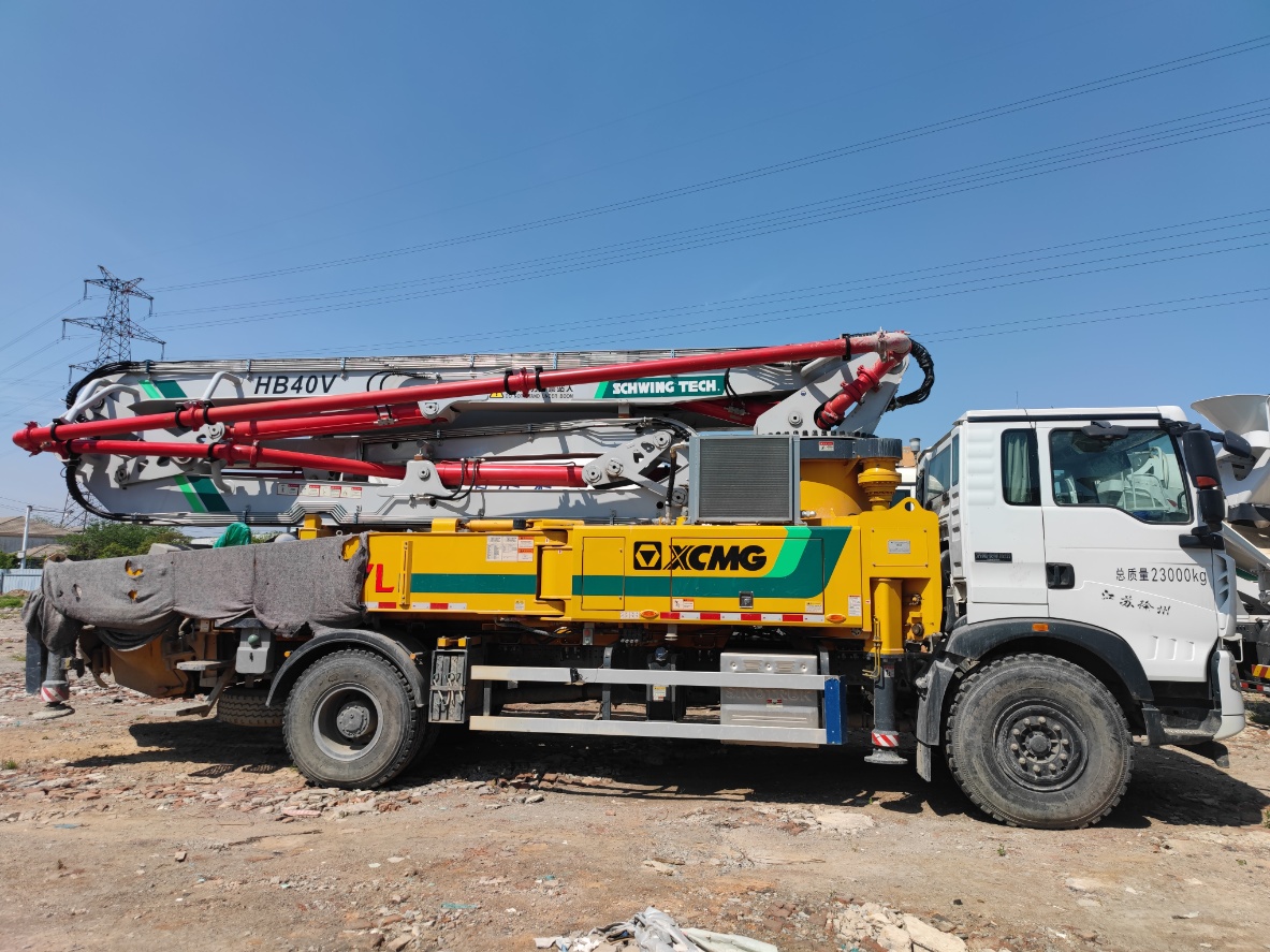 XCMG HB40V 40-meter concrete pump truck