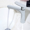 Grifo de lavabo de latón Grifo de baño frío