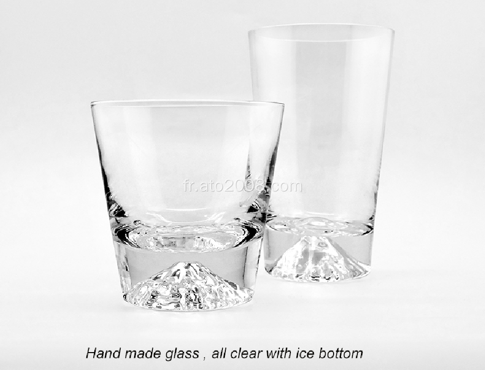 Gobelet en verre transparent