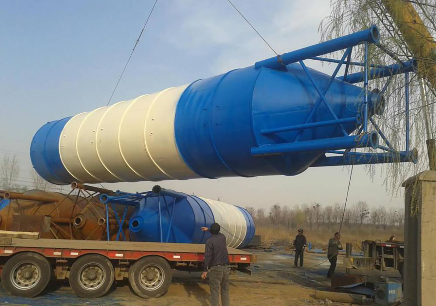 Flexible capacity clinker storage and transportation