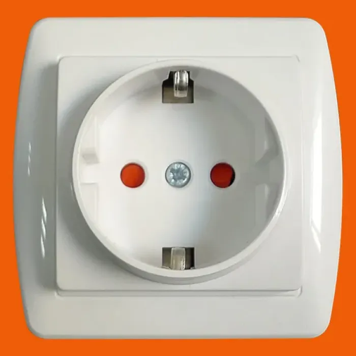 Soket Schuko yang Dipasang di Permukaan dengan Tutup IP44