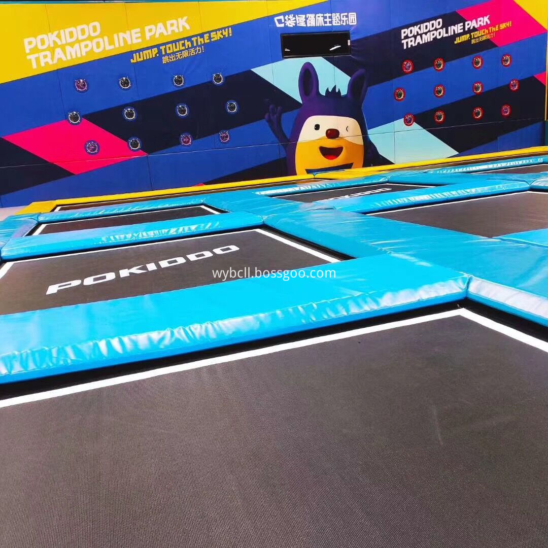 Indoor trampoline park (2)