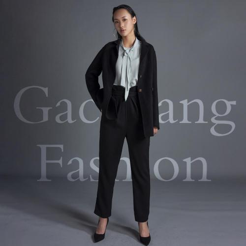 Cashmere overcoat with slit back