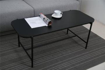 Mesa de centro negra para oficina o salón