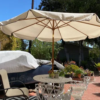 High Quality Wholesale Wooden Effect Garden Parasols for Outdoor Events and Hotels