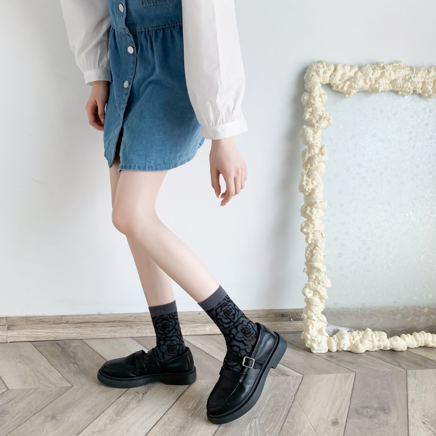 Naka -texture na cotton timpla ng medyas sa estilo ng retro