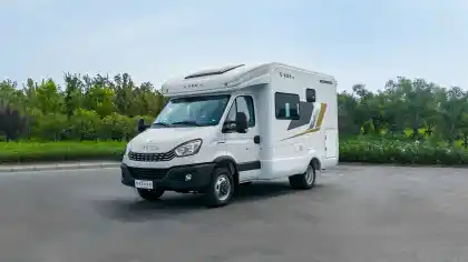 High Configuration Luxury Mobile RV Camper from China Road Motorhome Trailers