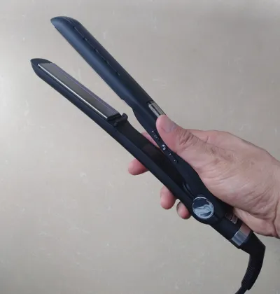 Worldwide Salon Use Professional Hair Flat Iron Titanium