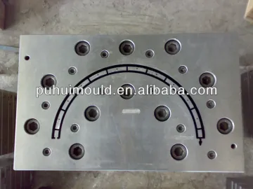 Plastic extrusion mould die