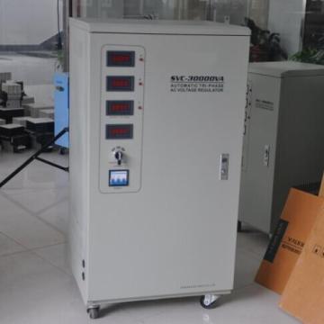 Trois stabilisateur de tension de phase 380V