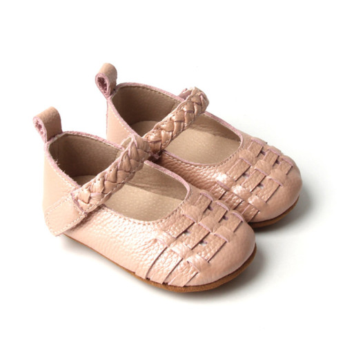 Zapatos de vestir unisex del bebé de cuero tejido.