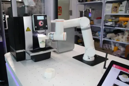 Robot Coffee Vending Machine: Latte and Drinks Kiosk