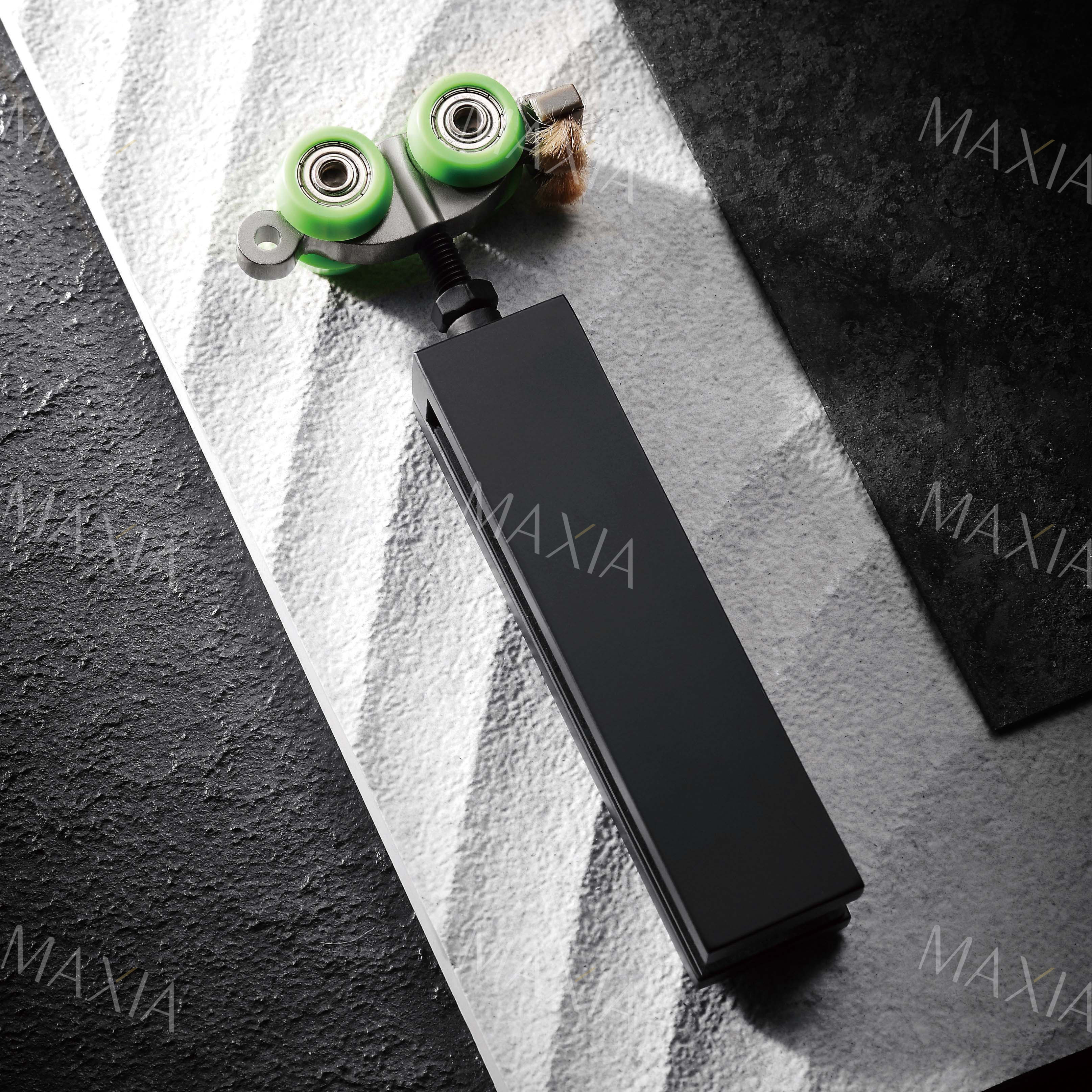 Прямоугольник скользящий экран душа с открытыми зажимами