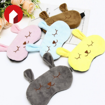 Gözlerini kısma tavşan göz maskesi