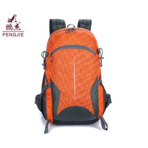 Naturehikeの軽量防水バックパック登山