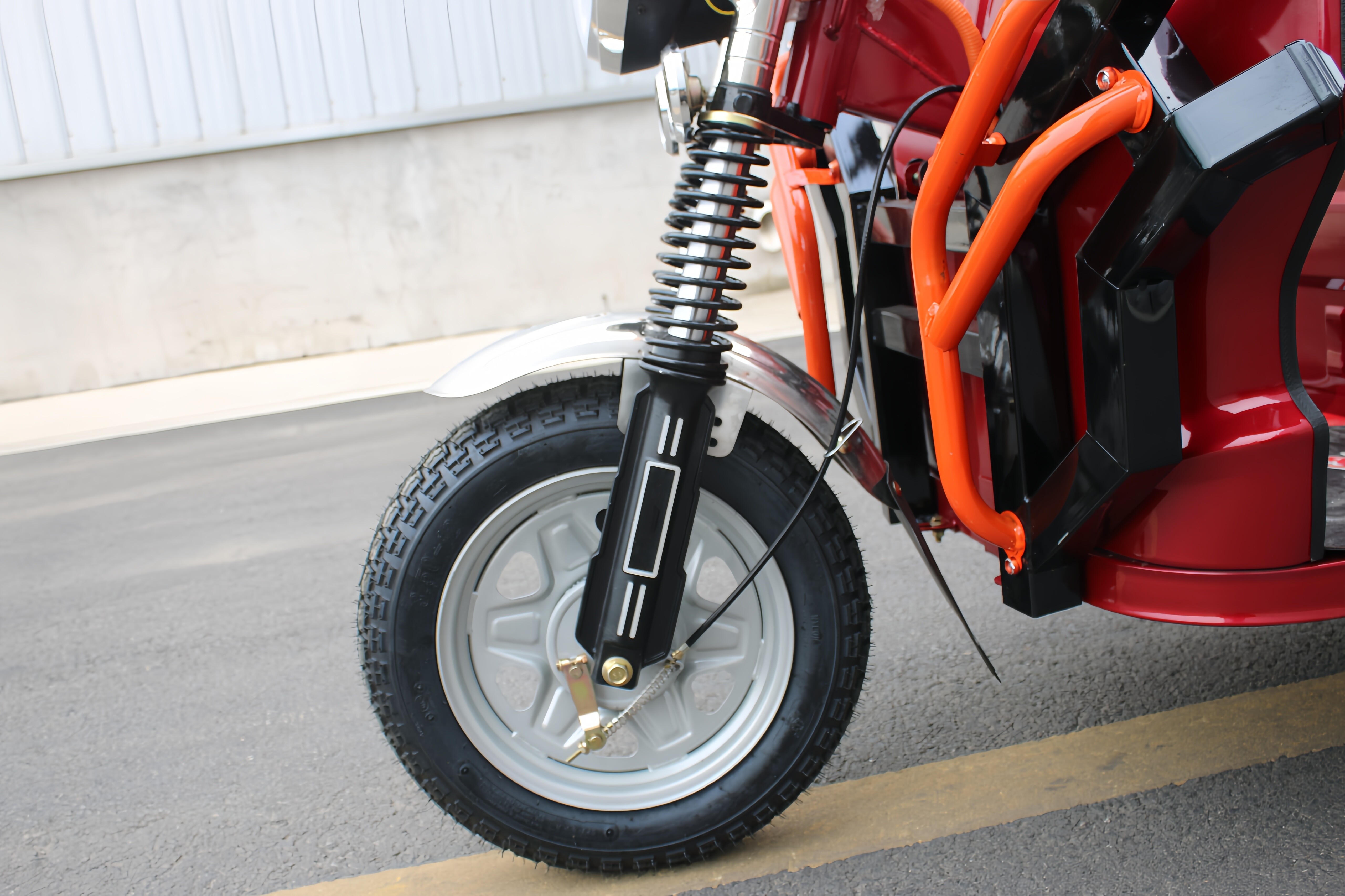 1.6m three-door electric tricycle