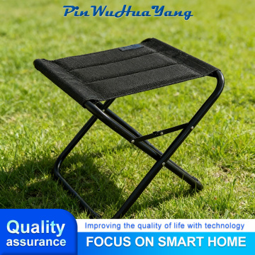 Banco leve dobrável de quatro pernas para fácil armazenamento