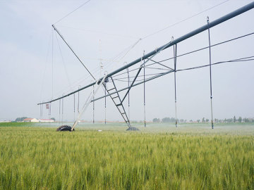 Moving Lateral Irrigation Machines