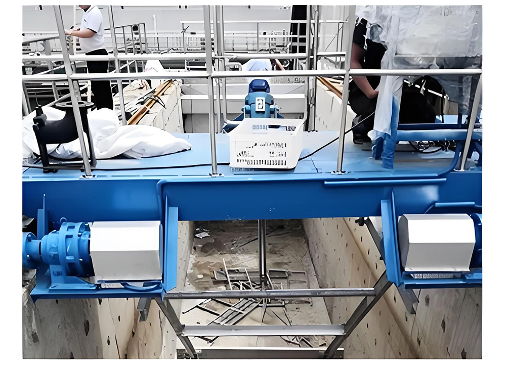 TGN gantry-type lifting scraper X