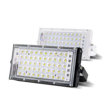 Smart Outdoor Solar Flood Lights: IP65 Explosion Proof RVB 50W-200W LED Conception modulaire