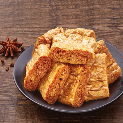 Hand torn vegetarian meat