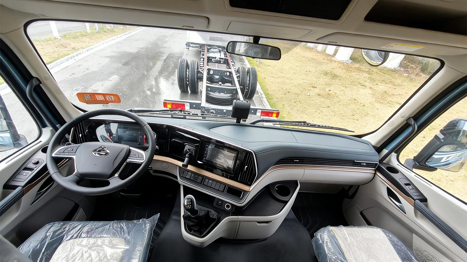 truck mounted telescopic boom crane