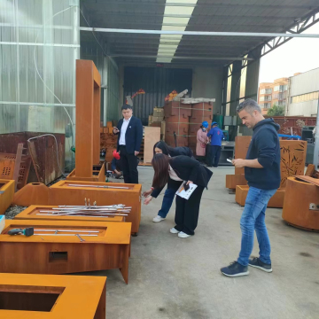 Corten Steel Gas Fire Pit Tables: New Garden Design with Natural Gas and Glass Features