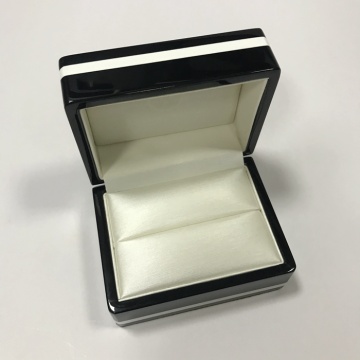 Black Gloosy Wooden Box For Jewelry Ring Packaging