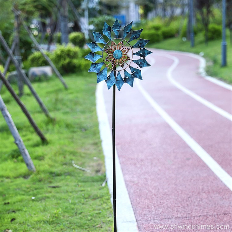 Easy Outdoor Kinetic Wind Spinner for Smooth Spinning