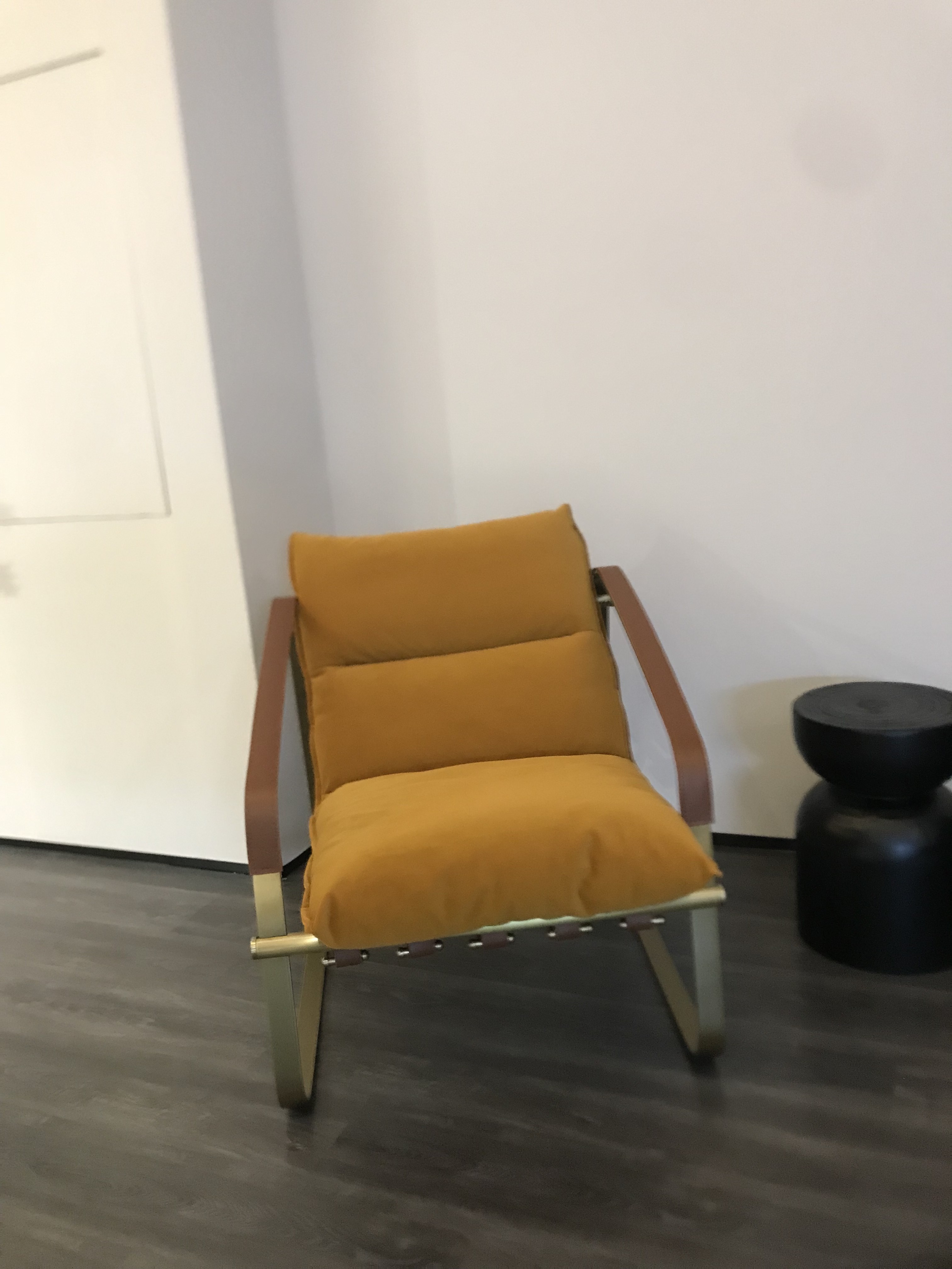 Couler dans le style avec une chaise longue moderne