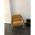 Zinken in stijl met moderne lounge stoel