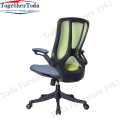 Mesh Office Chair mit einer kontaktablen Armlehne