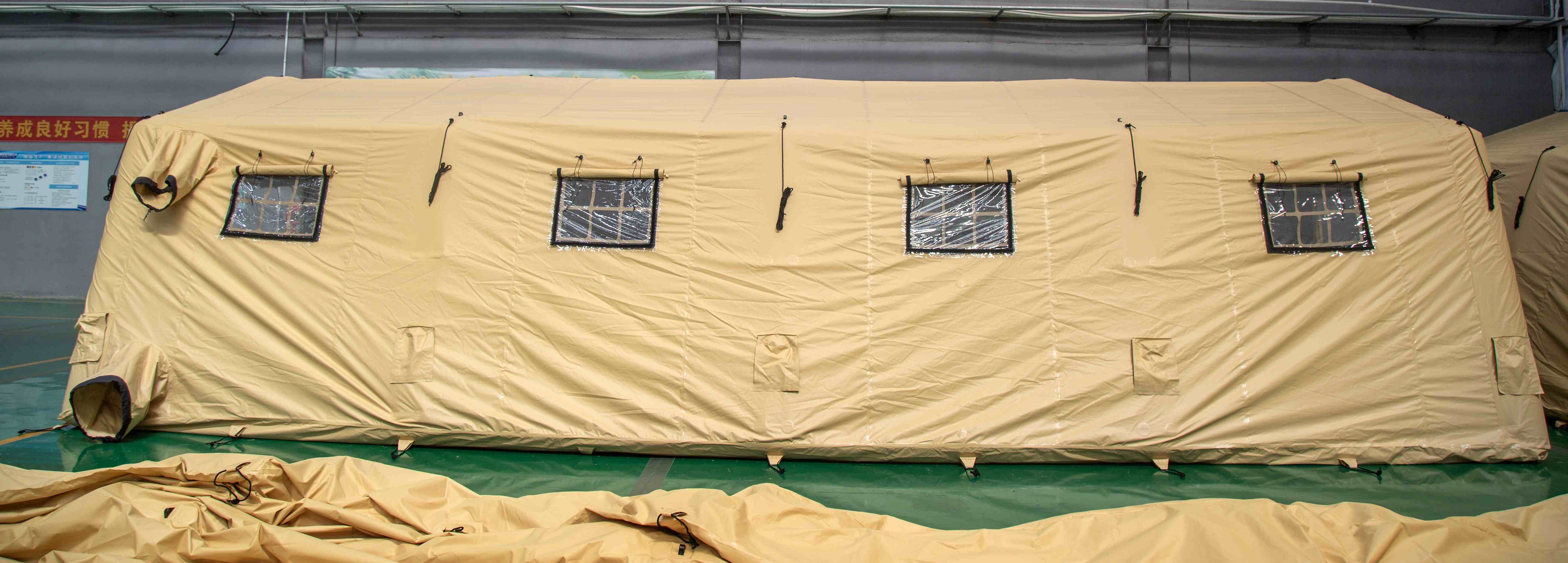 Tenda inflável de cor de areia