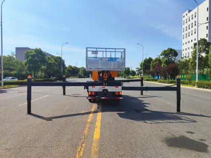 CLW 33 m telescopic boom bucket truck