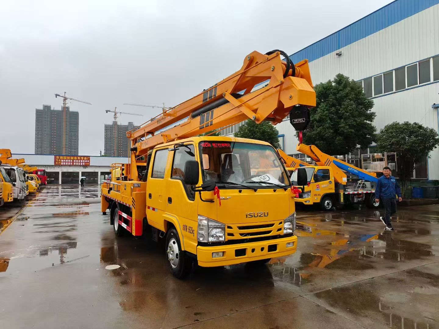 High-Performance Aerial Platform Truck for Industrial Use