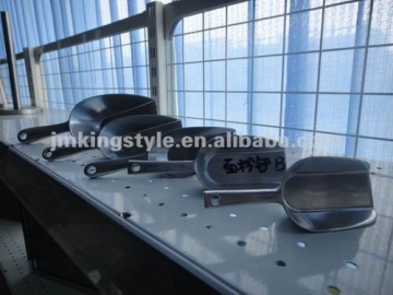 Metal food scoop 398cm