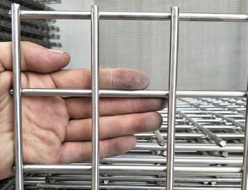 Mala de alambre soldado galvanizado 2x2 para panel de valla