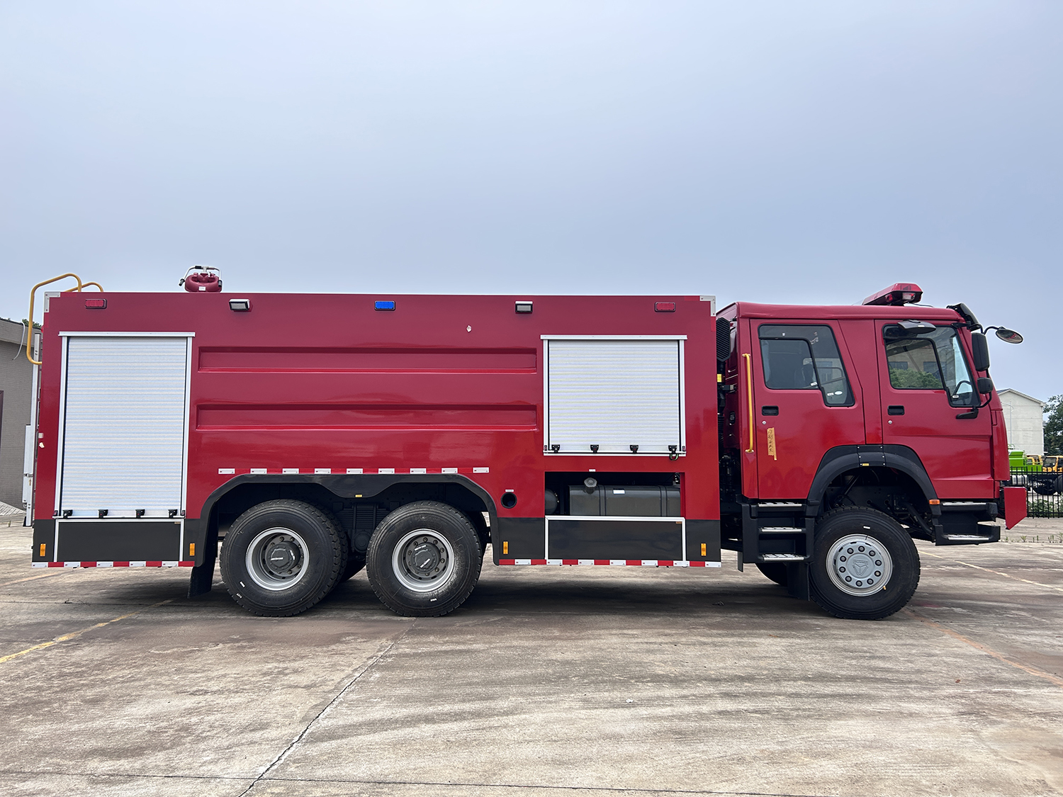 HOWO 6X6 all wheel drive fire fighting truck