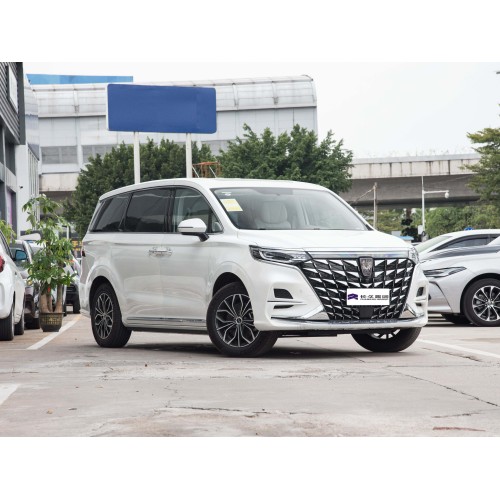 Roewe Imax8：550公里范围豪华MPV
