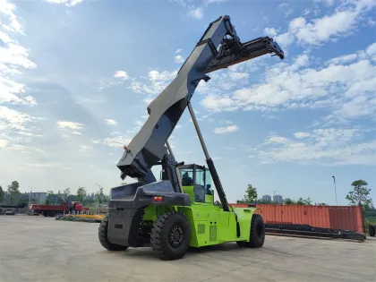 China 45 Ton Container Crane Construction Machine: ZRS4531 Reach Stacker Car Crane