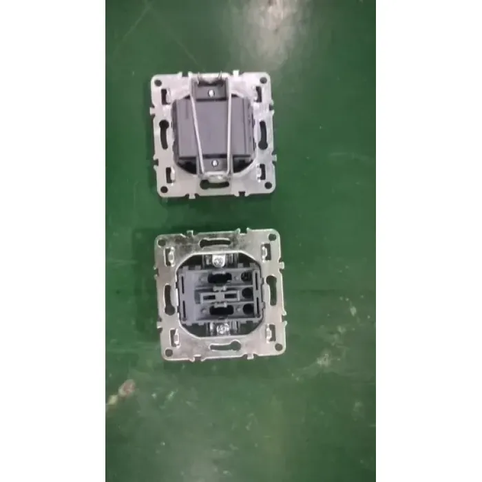 Sakelar dan Soket Modern Standar Inggris (B6000)