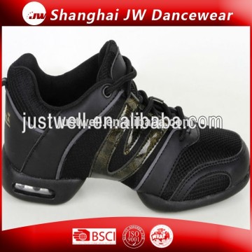 Sliver High Quality New Design Anti-skid Dance Sneakers With Stripe And Mesh