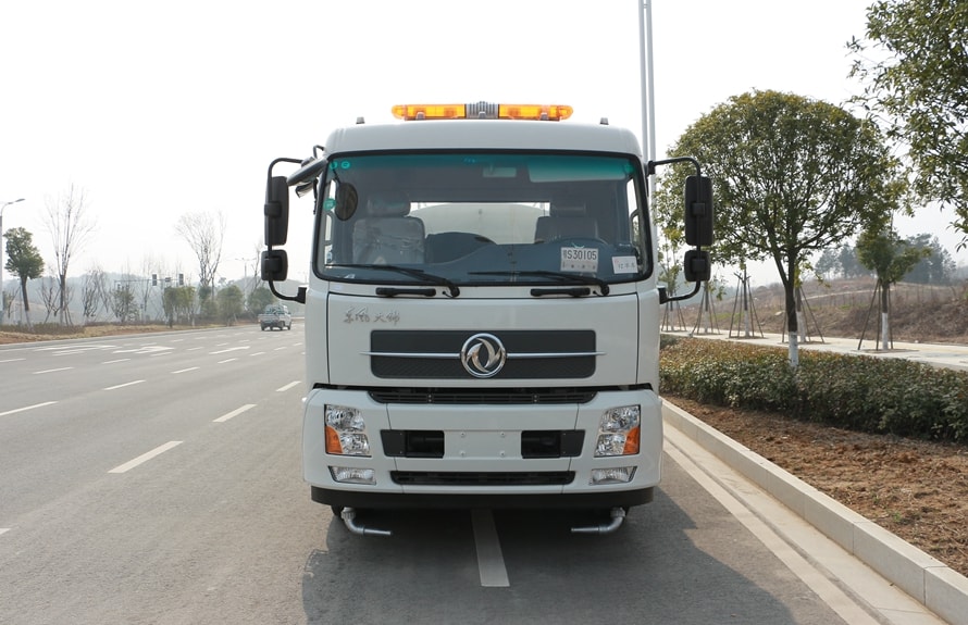 شاحنة رش المياه نوع جديد فاخر Dongfeng 12000L