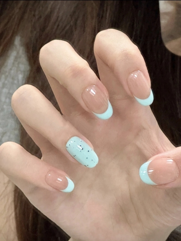 **Mint Mambo** Handcrafted Wearable Nails, Minimalist French Style with Gentle Elegance, Reusable and High-End Quality.