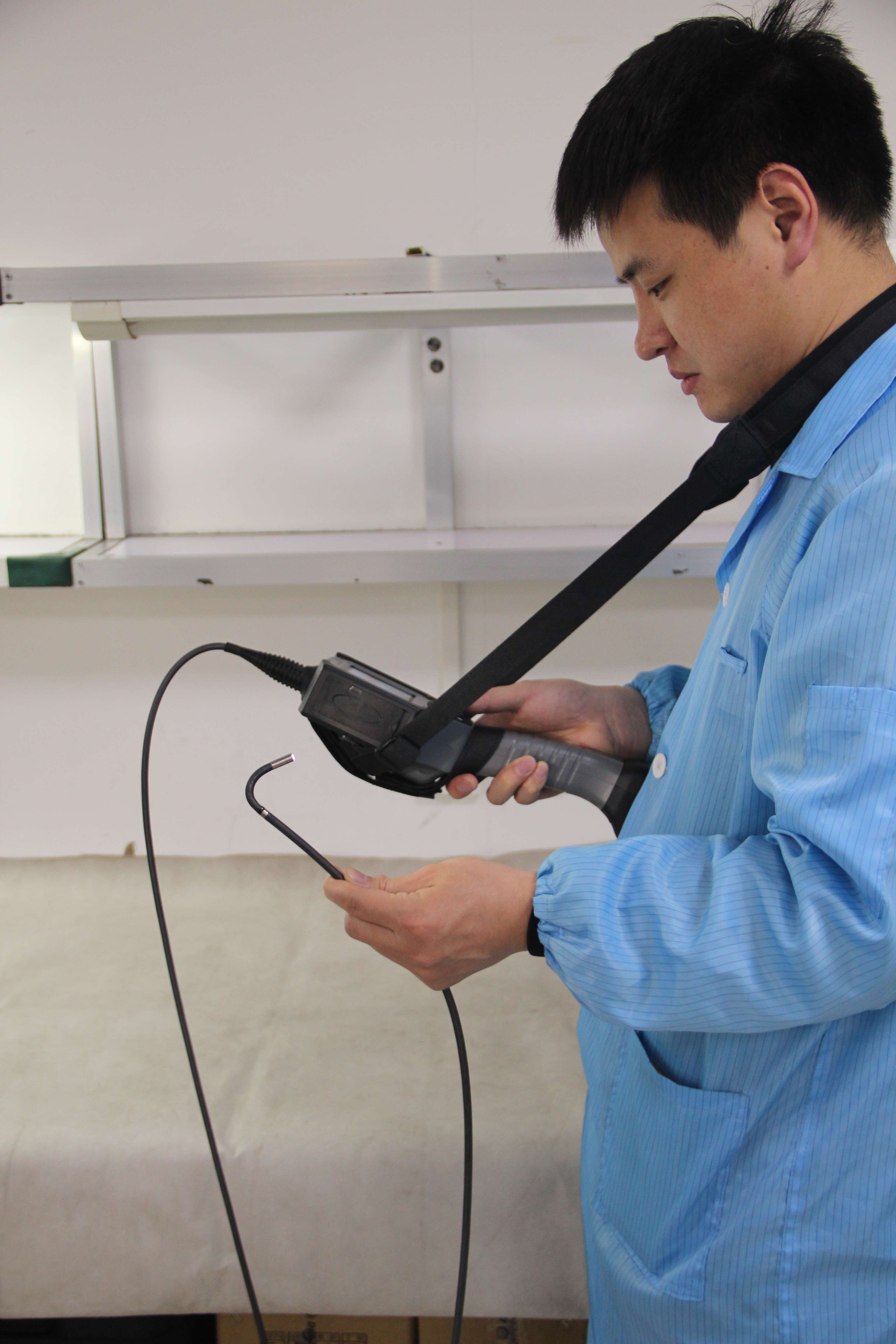 Handheld video borescope