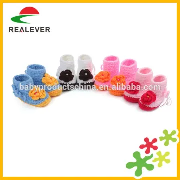New style soft girl knitted baby shoe with flower