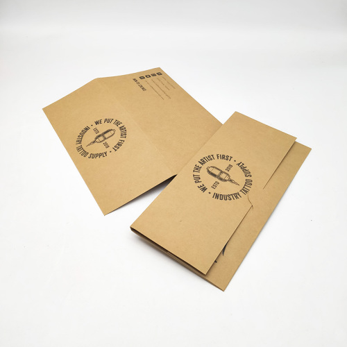 Dossier enveloppe de cadeau en papier brun marron recyclé